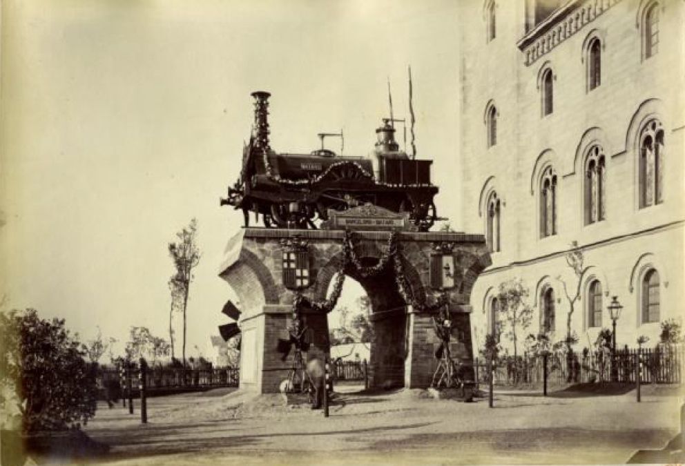Locomotora original en la Exposición Catalana de 1877. 