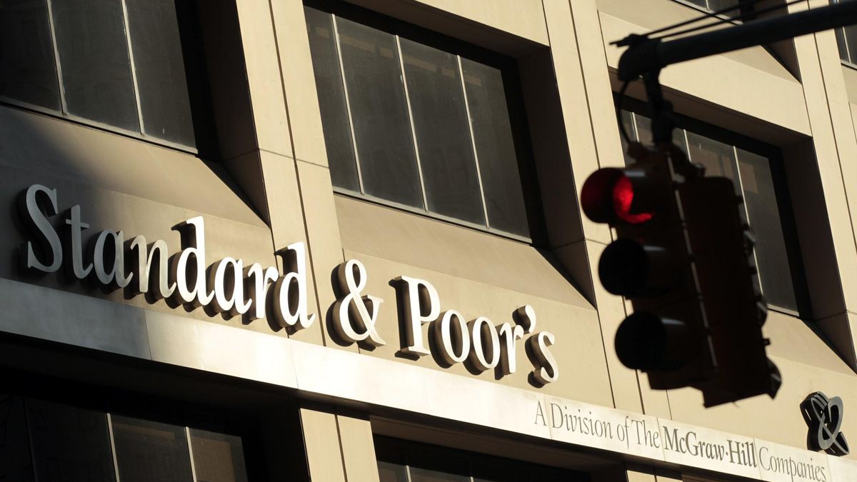 Standard & Poor's eleva un escalón el rating de España por el éxito de las reformas