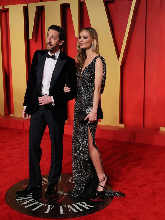 Adrien Brody y Georgina Chapman en el after-party de los Premios Oscaras 2024. (Reuters/Danny Moloshok)