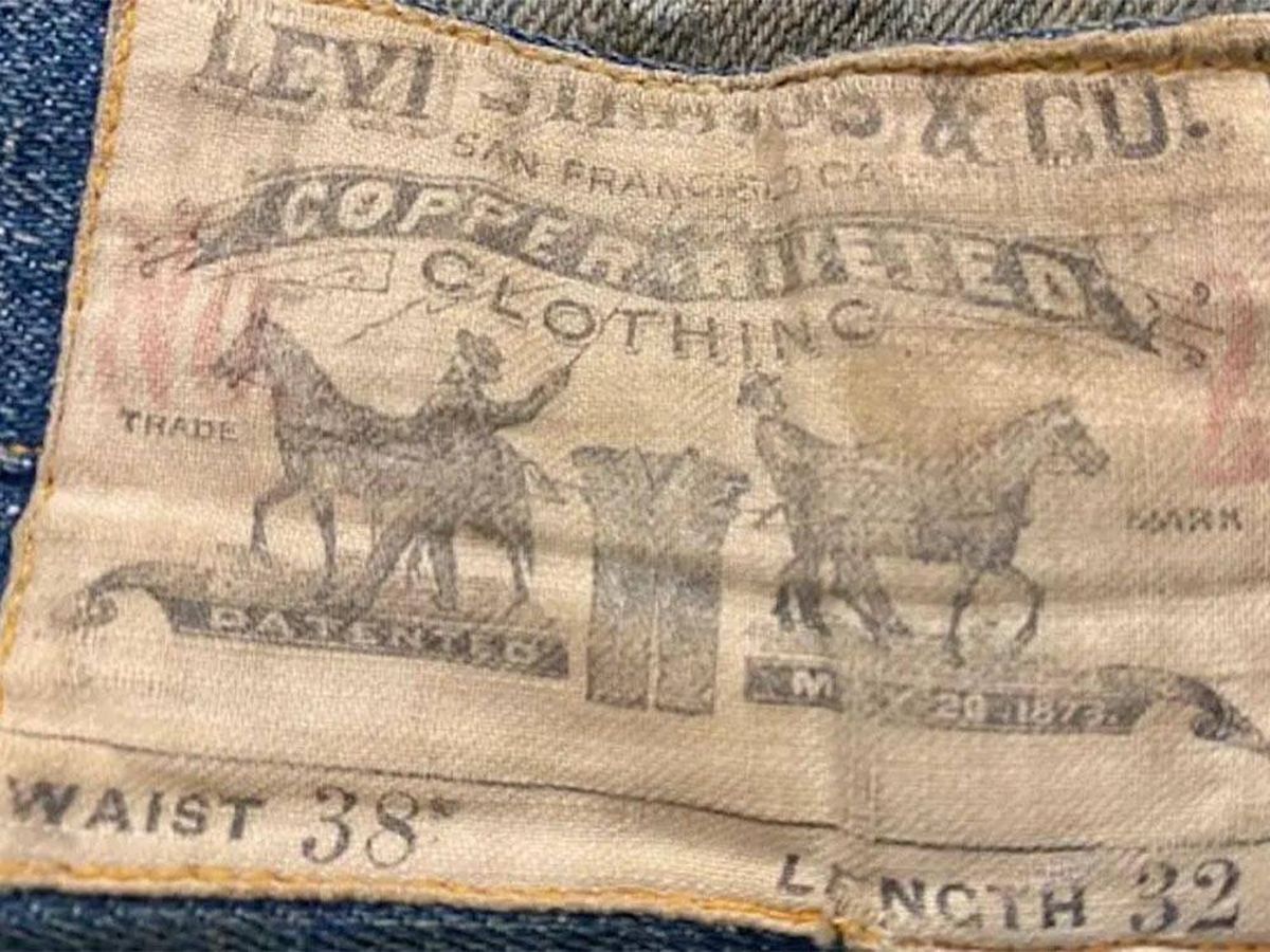Encuentran unos pantalones Levi's del siglo XIX en una mina (y se subastan  por un dineral)