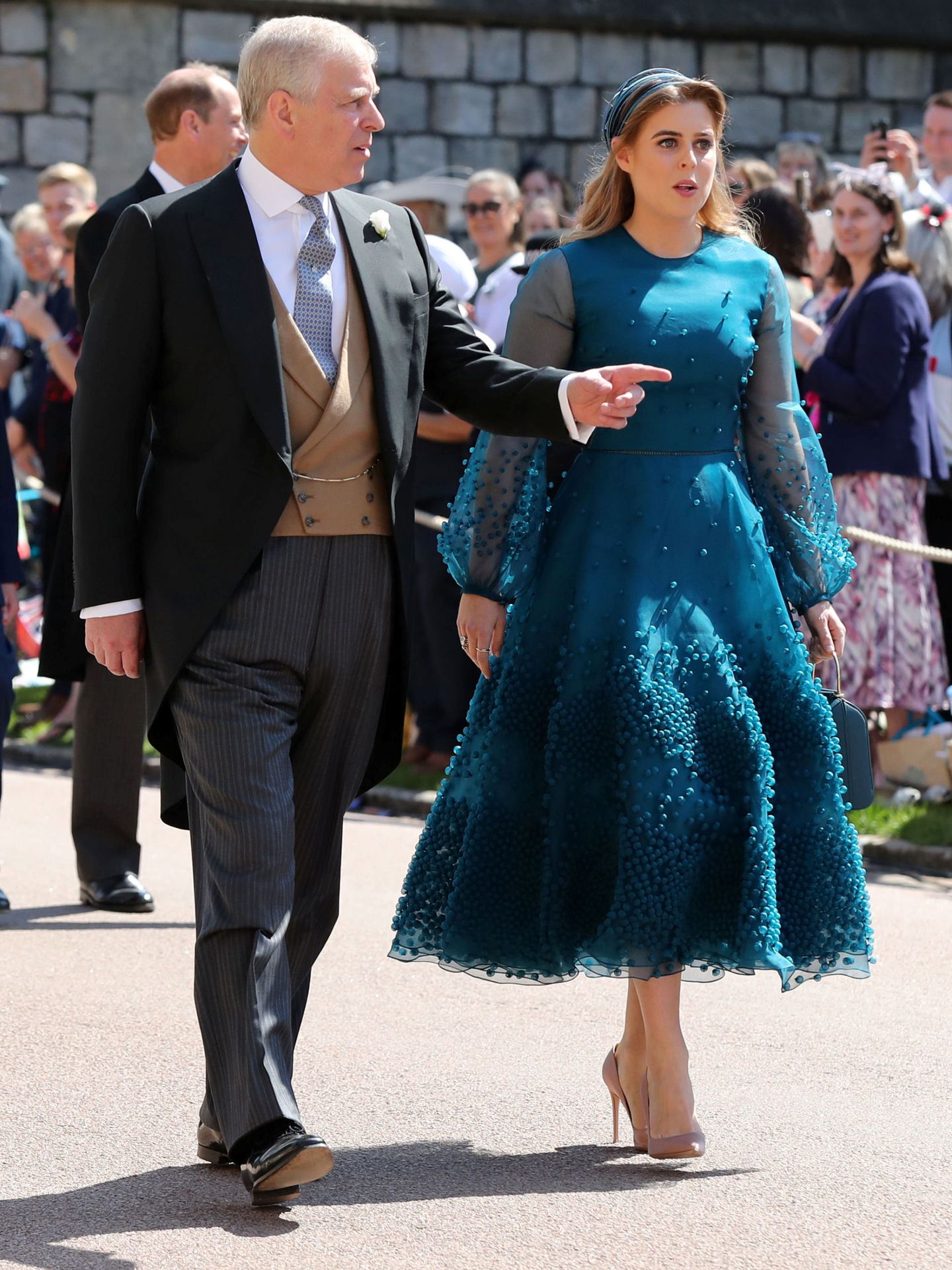 El príncipe Andrés, con su hija Beatriz. (Reuters)