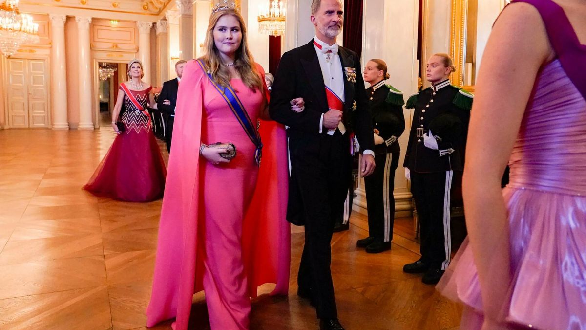 El regalo de Felipe VI a la princesa Amalia que llevará, junto a su tiara, en la cena de gala de la visita de Estado