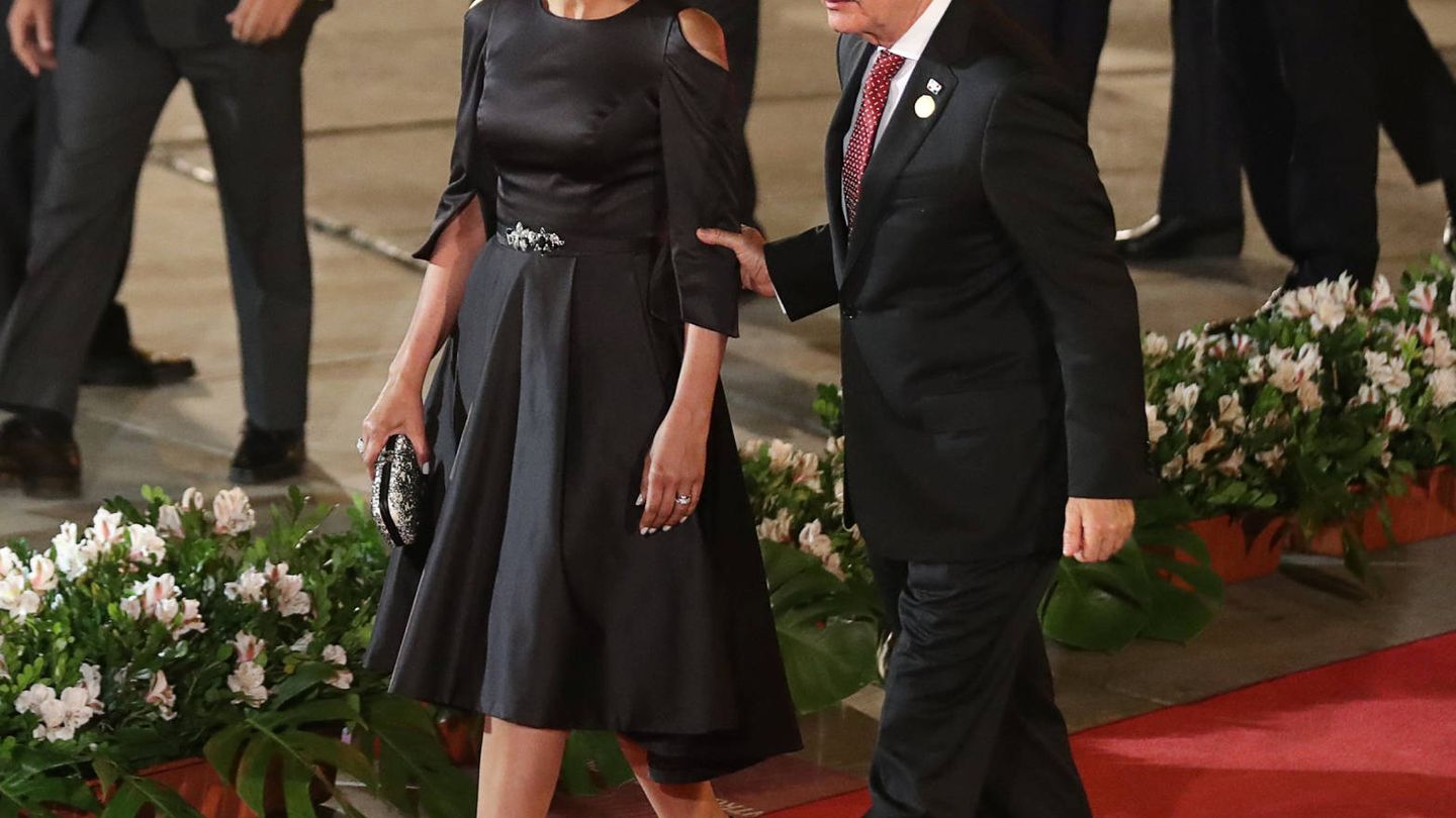 El presidente de República Dominicana, con su mujer. (Gtres)