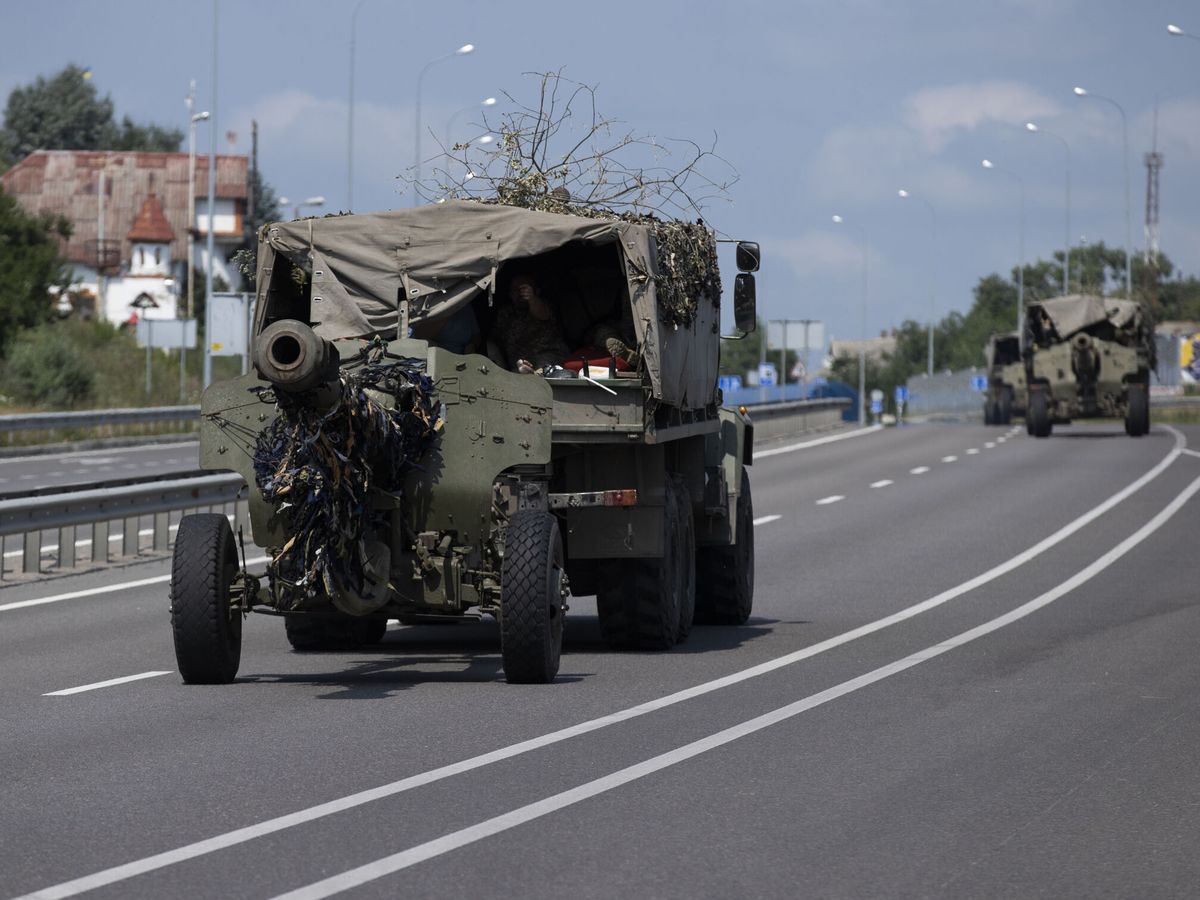 Foto: Artillería del ejército ucraniano. (EFE/Orlando Barría)