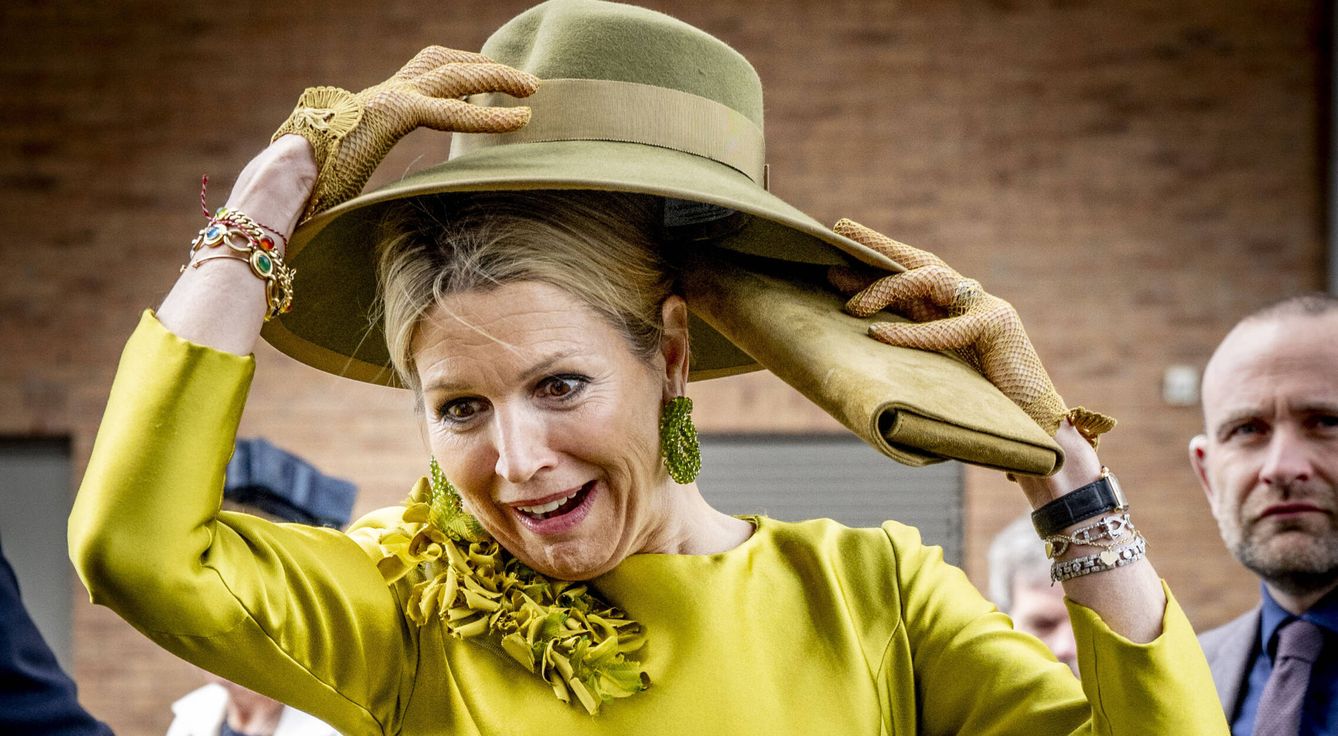 La reina Máxima con su sombrero al viento en un acto reciente. (LP)