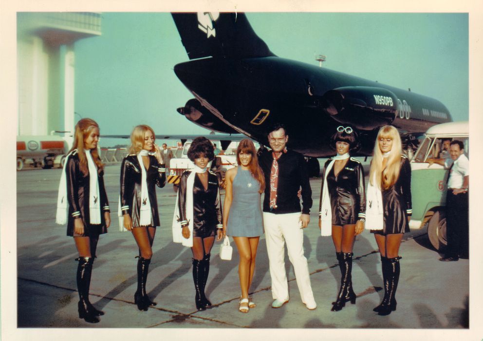 Foto: Hefner, sus chicas y el avión privado (TASCHEN)