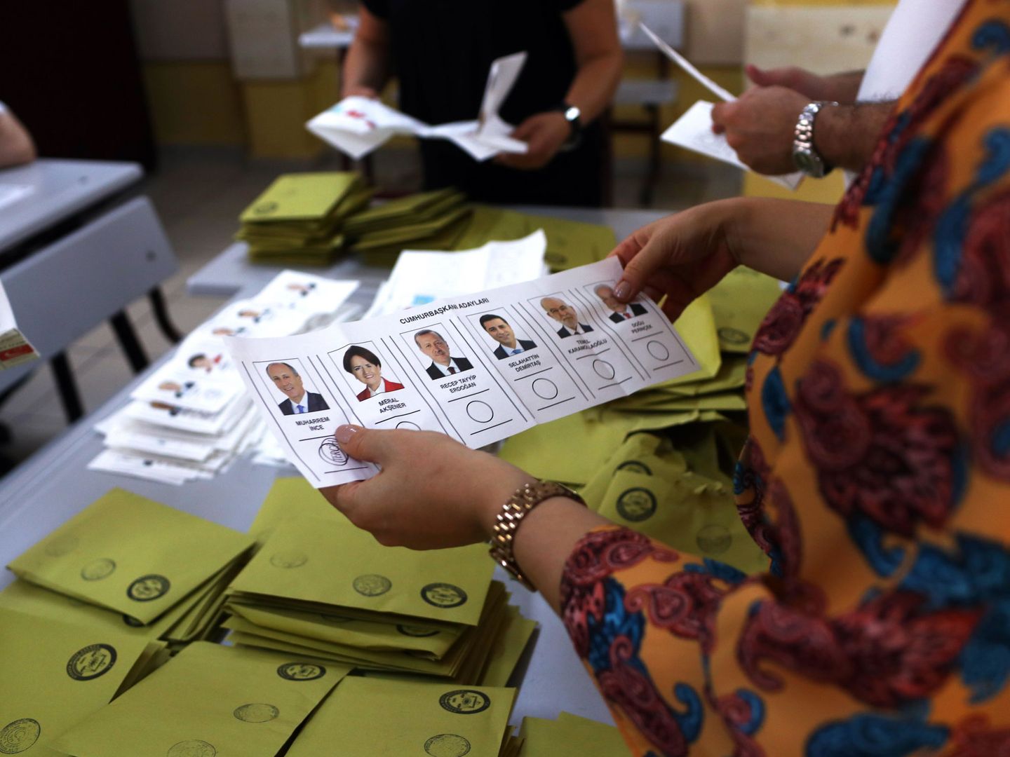 Los ciudadanos turcos convocados a las urnas. (EFE)