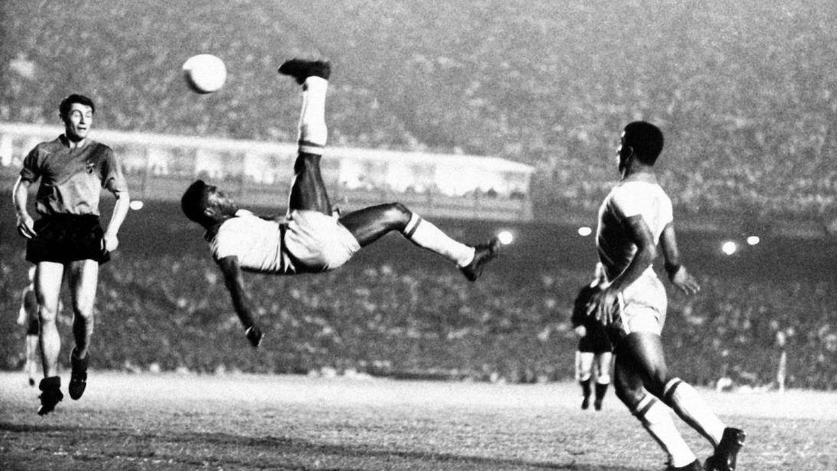 Las jugadas que inventó Pelé y que copiaron todos, desde Cristiano Ronaldo hasta Messi