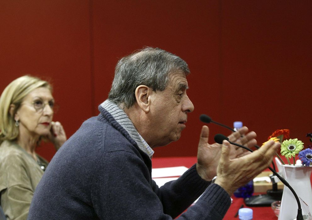 Foto: El eurodiputado Francisco Sosa Wagner (c) y la presidenta de UPyD, Rosa Díez (EFE)