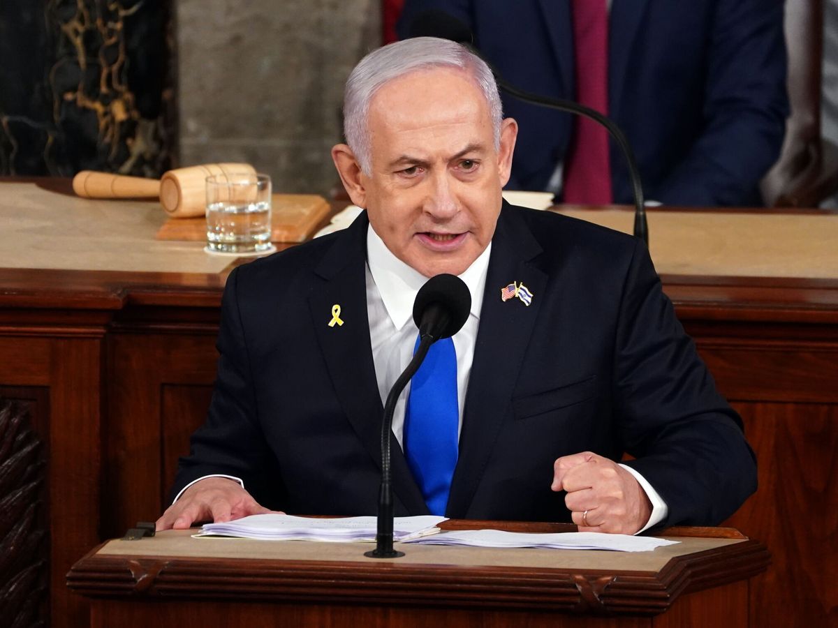 Foto: El primer ministro de Israel, Benjamín Netanyahu, pronuncia un discurso ante una reunión conjunta del Congreso en la Cámara de Representantes de EEUU. (EFE/EPA/Will Oliver)