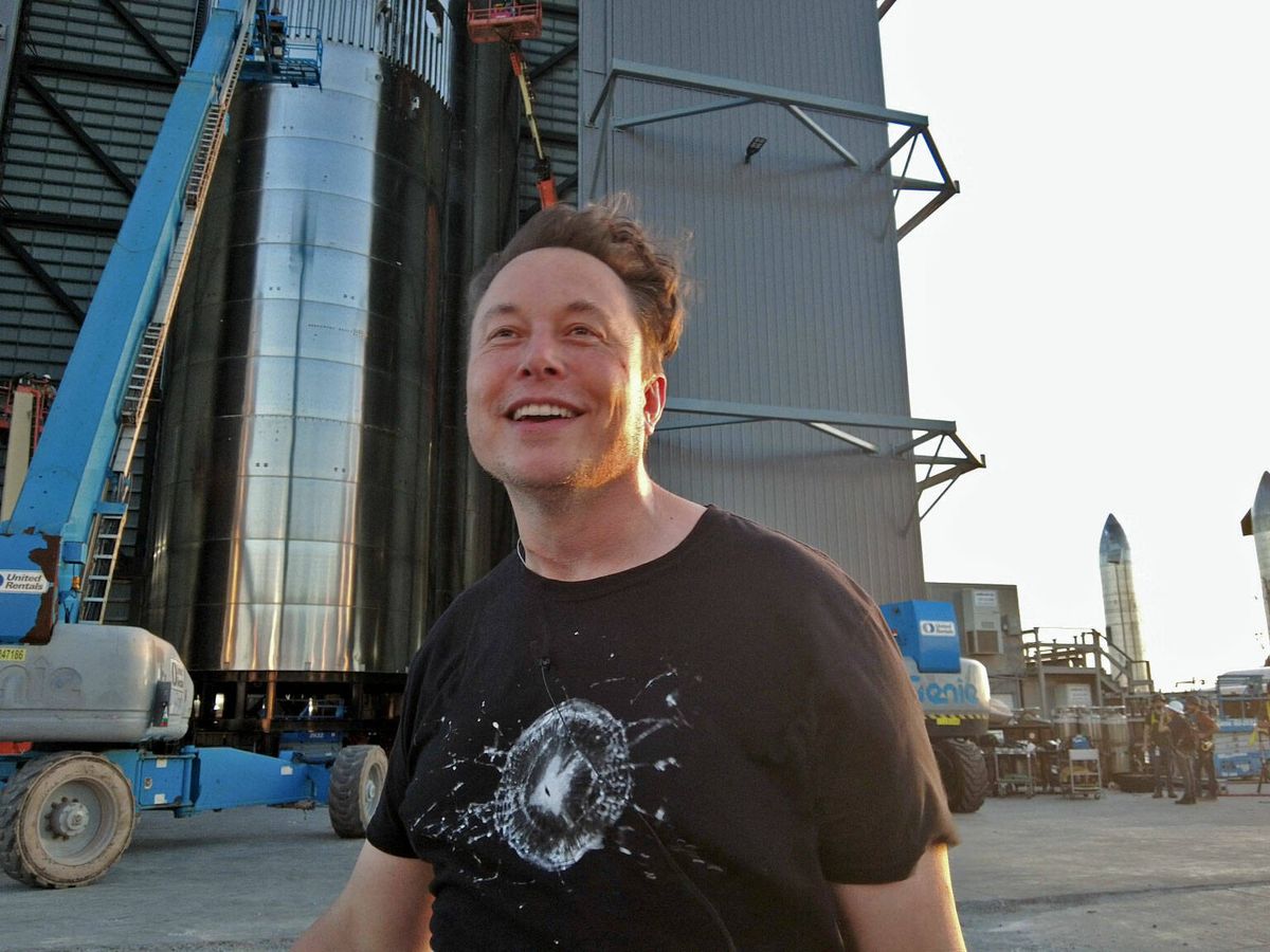 Foto: Elon Musk en Starbase. (Everyday Astronaut)