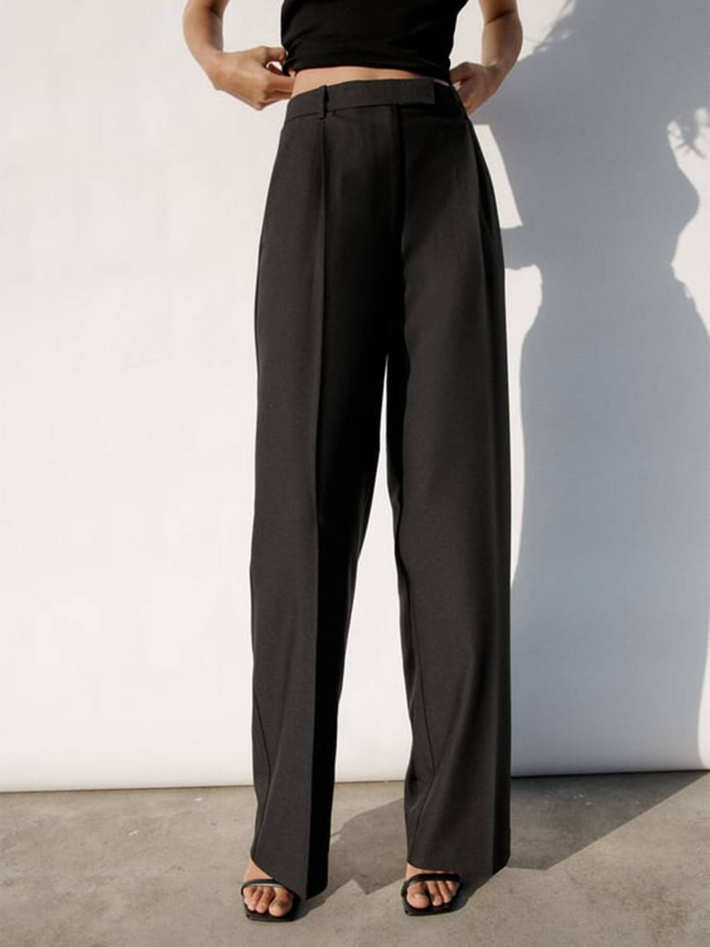 El pantalón con el que Hande Erçel se apunta a la moda española. (Zara/Cortesía)