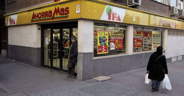 Foto: Ahorramas pisa los talones a Mercadona en Madrid. (EFE)