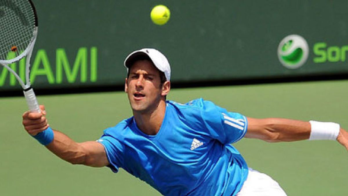 Djokovic, primer finalista tras derrotar a Federer