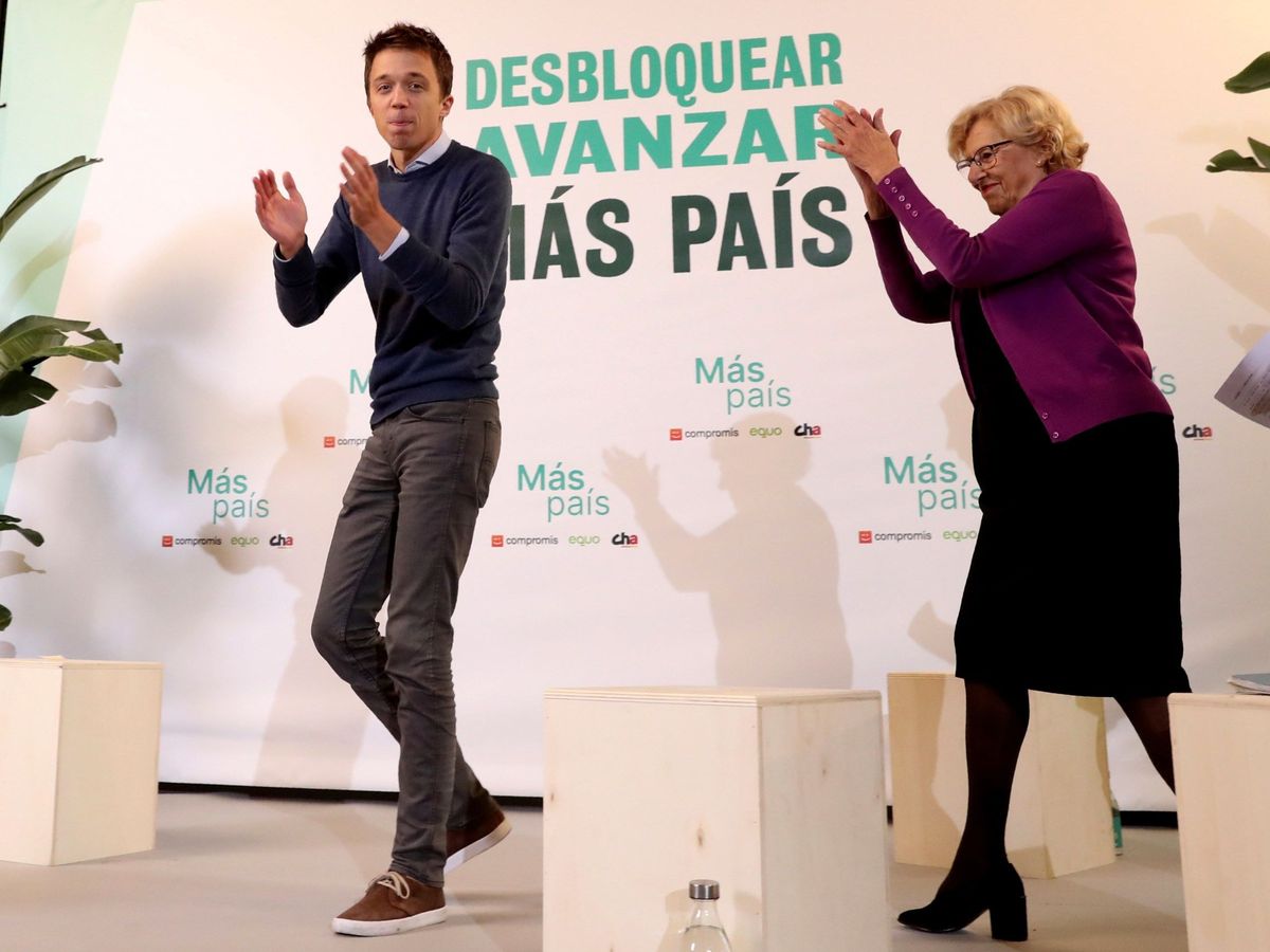 Foto: El líder de Más País, Iñigo Errejón (i), junto a la exalcaldesa de Madrid, Manuela Carmena (d), durante el mitin de cierre de la campaña electoral para los comicios del 10 de noviembre. (EFE)