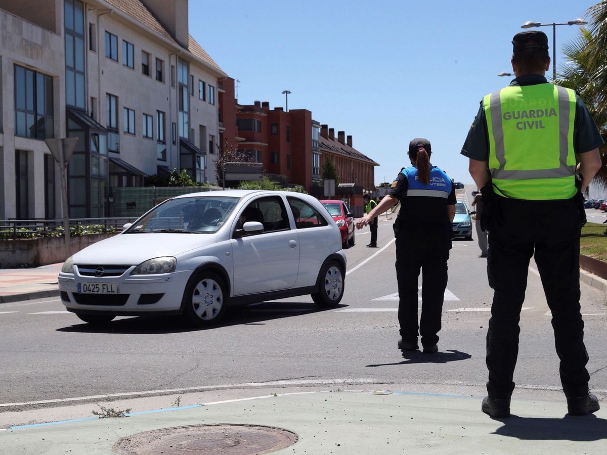 Foto: La Guardia Civil encontró al conductor después de un proceso de cribado (EFE/Javier Cebollada)