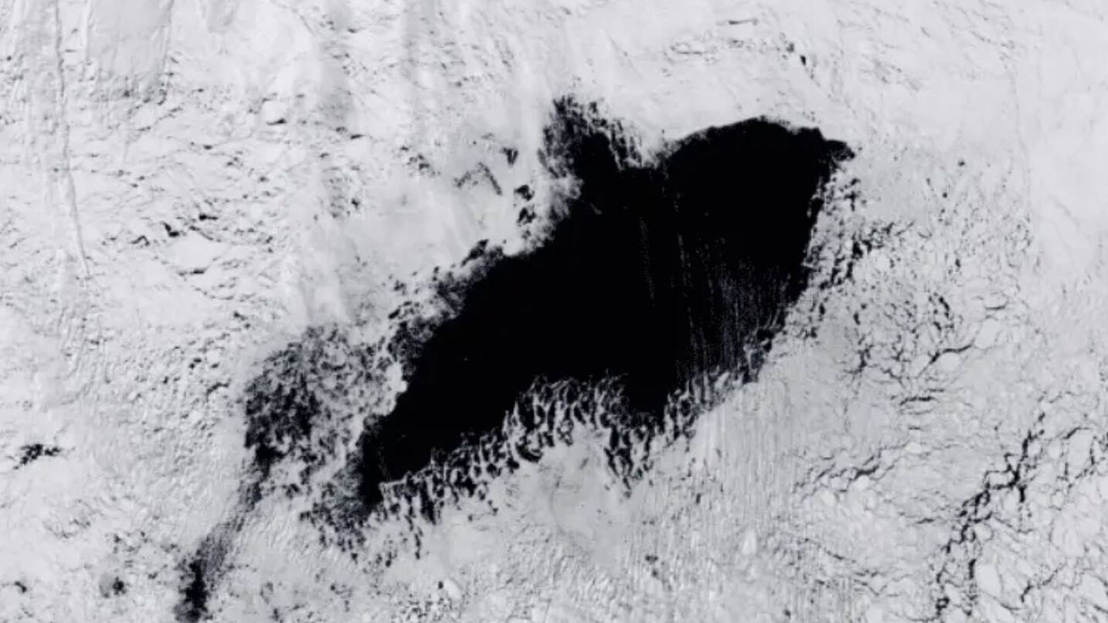 La NASA mira a la Antártida desde el espacio y descubre un agujero del tamaño de Portugal
