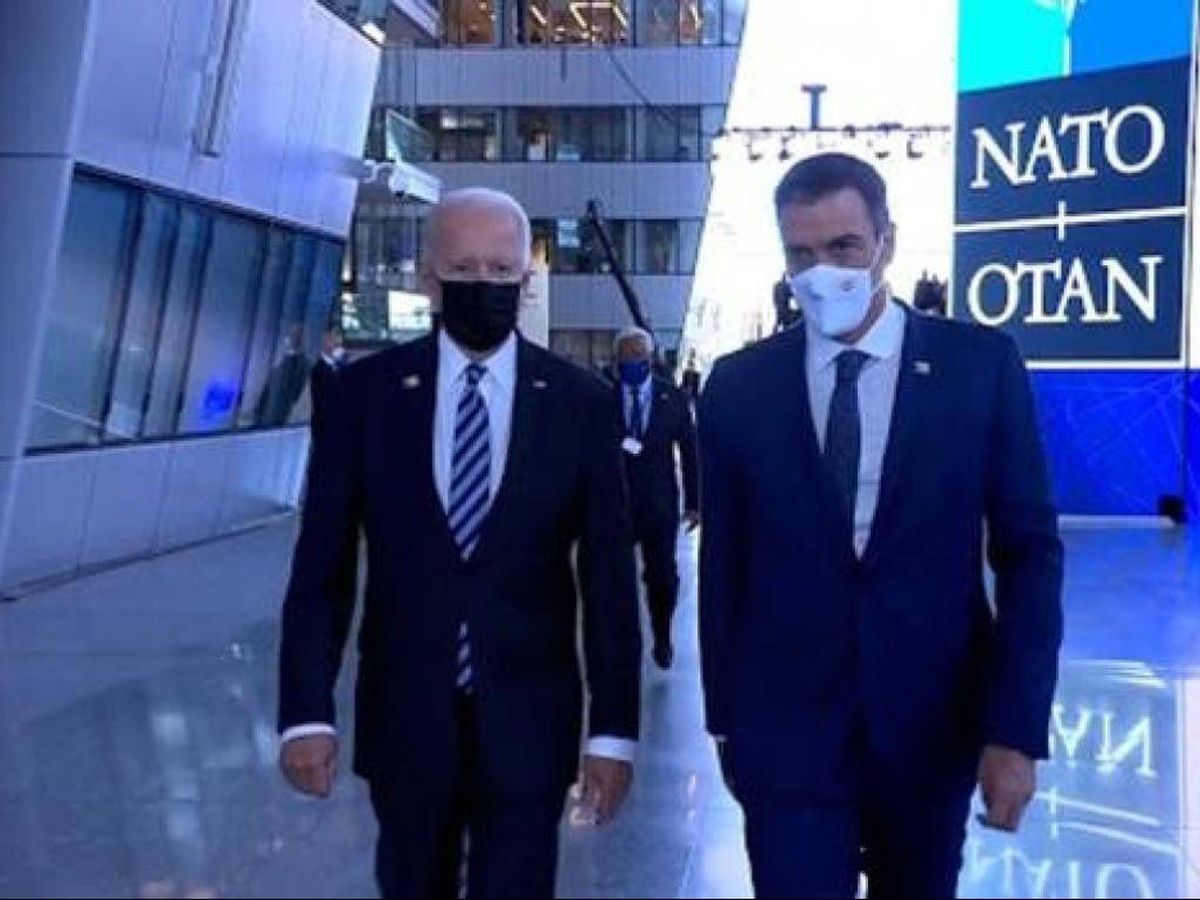 Foto: Joe Biden y Pedro Sánchez, durante su breve encuentro en la reciente cumbre de la OTAN. (Mediaset)