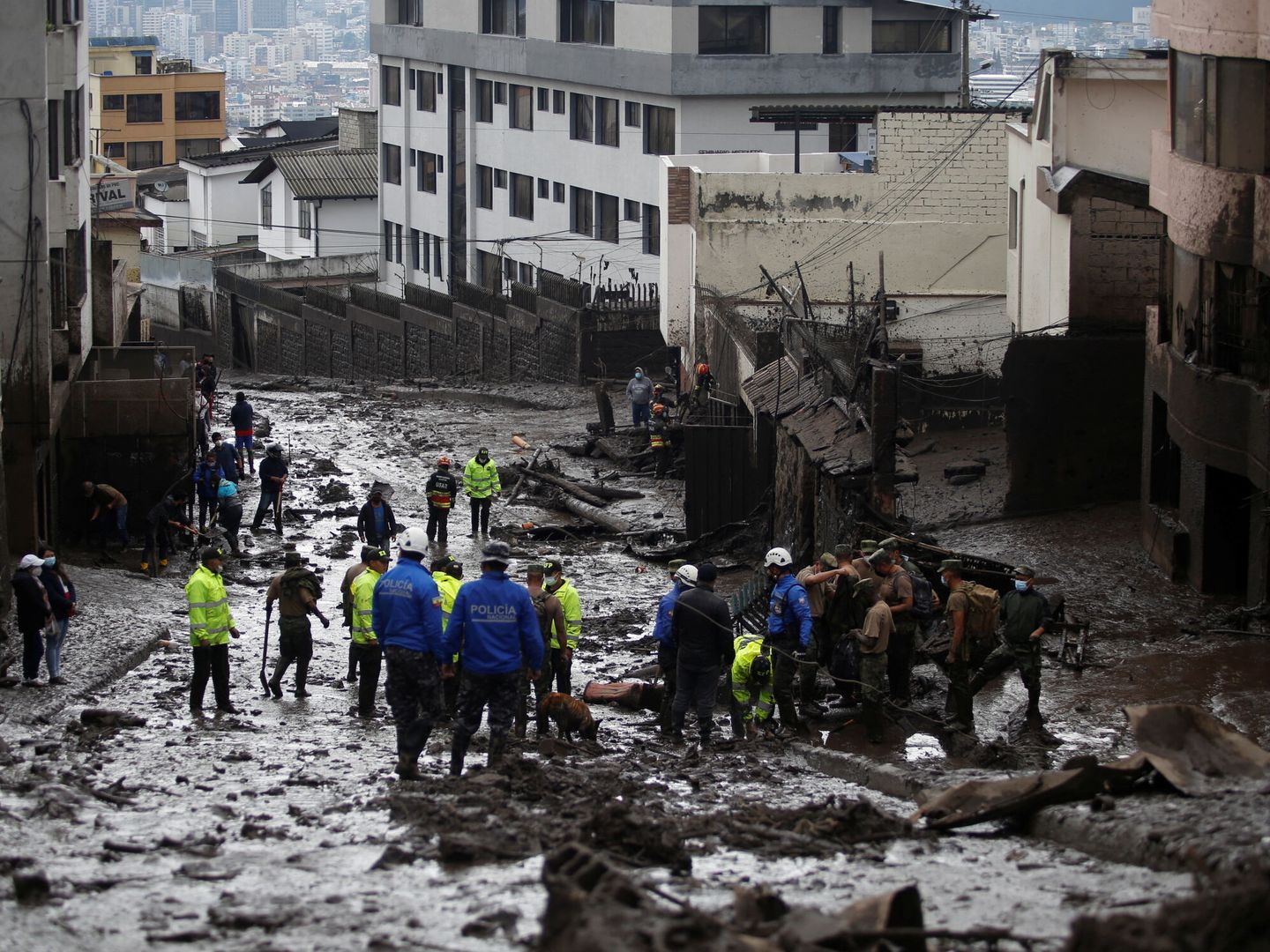 Calles cubiertas de lodo en Quito. (Reuters/Jonatan Rosas)