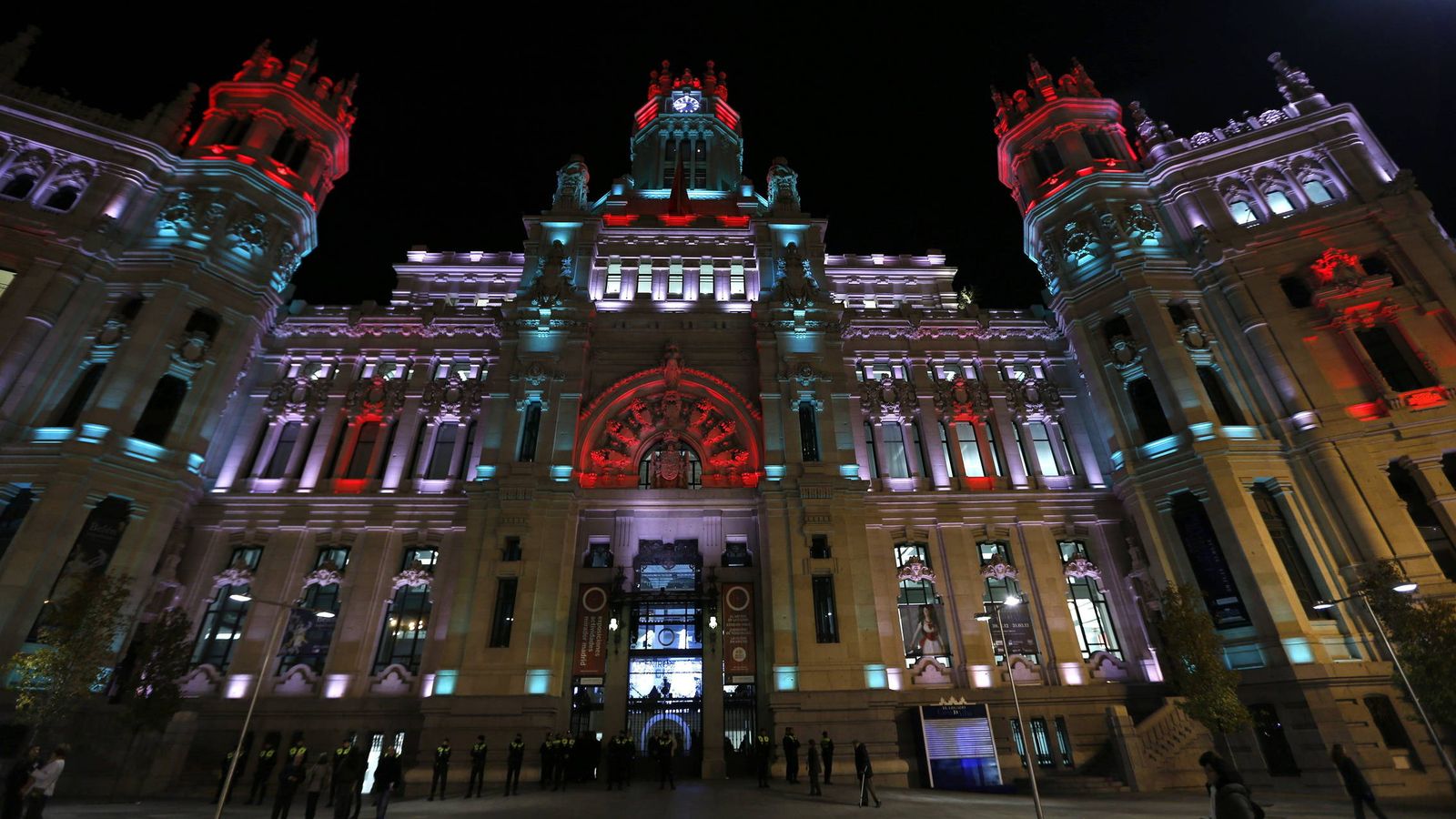 Foto: Foto de archivo del Ayuntamiento de Madrid iluminado. (EFE)