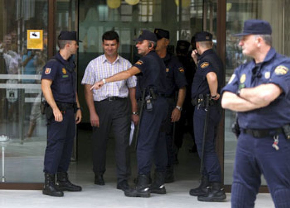 Foto: IU exige disolver el Ayuntamiento de El Ejido y montar una gestora como en Marbella