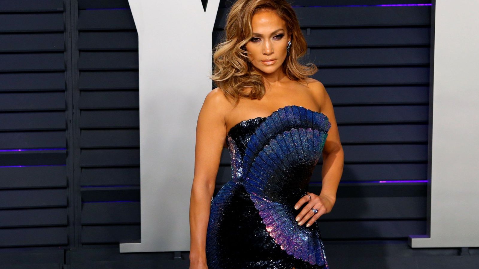 Foto: Jennifer Lopez posa a su llegada a la fiesta Vanity Fair que se celebró tras los Premios Oscar. (EFE)
