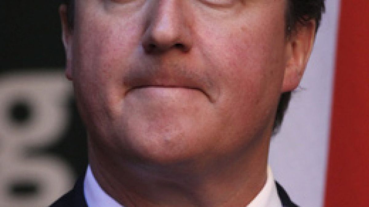 Cameron bajo presión tras la renuncia de los dos mayores cargos policiales