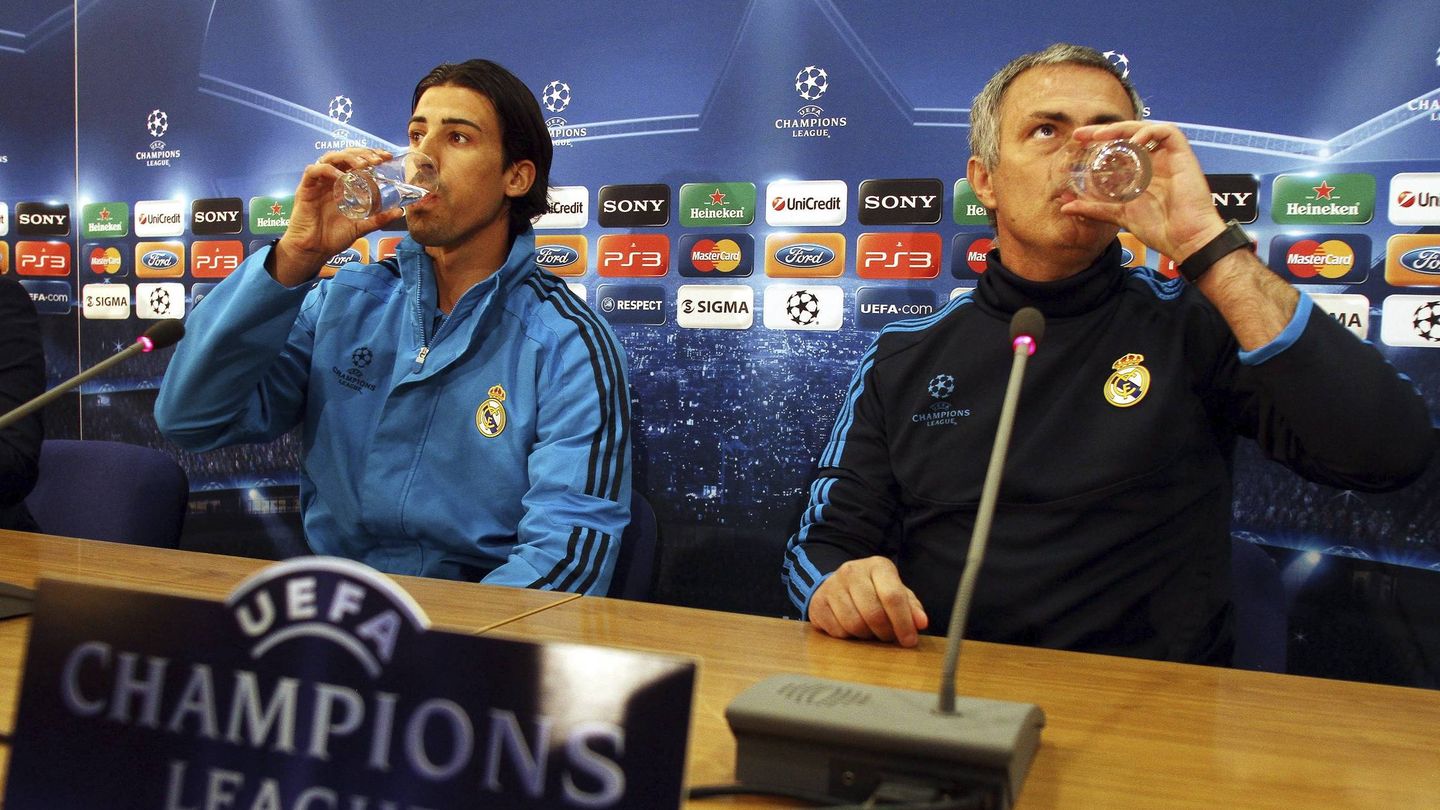 Khedira y Mourinho, en una rueda de prensa. (Efe)