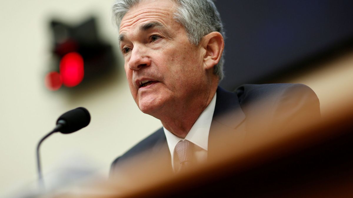 Powell debuta en la Fed: sube los tipos y prevé retirar los estímulos más rápido