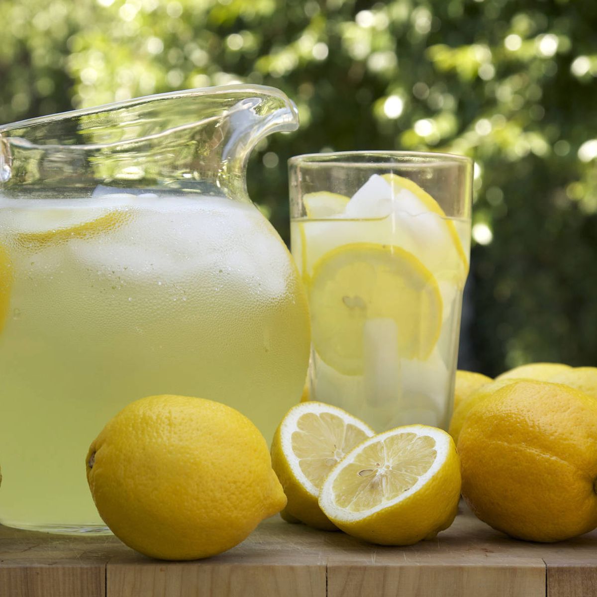 Subir Consejo Virgen Bebí agua con limón durante dos semanas y esto es lo que pasó"