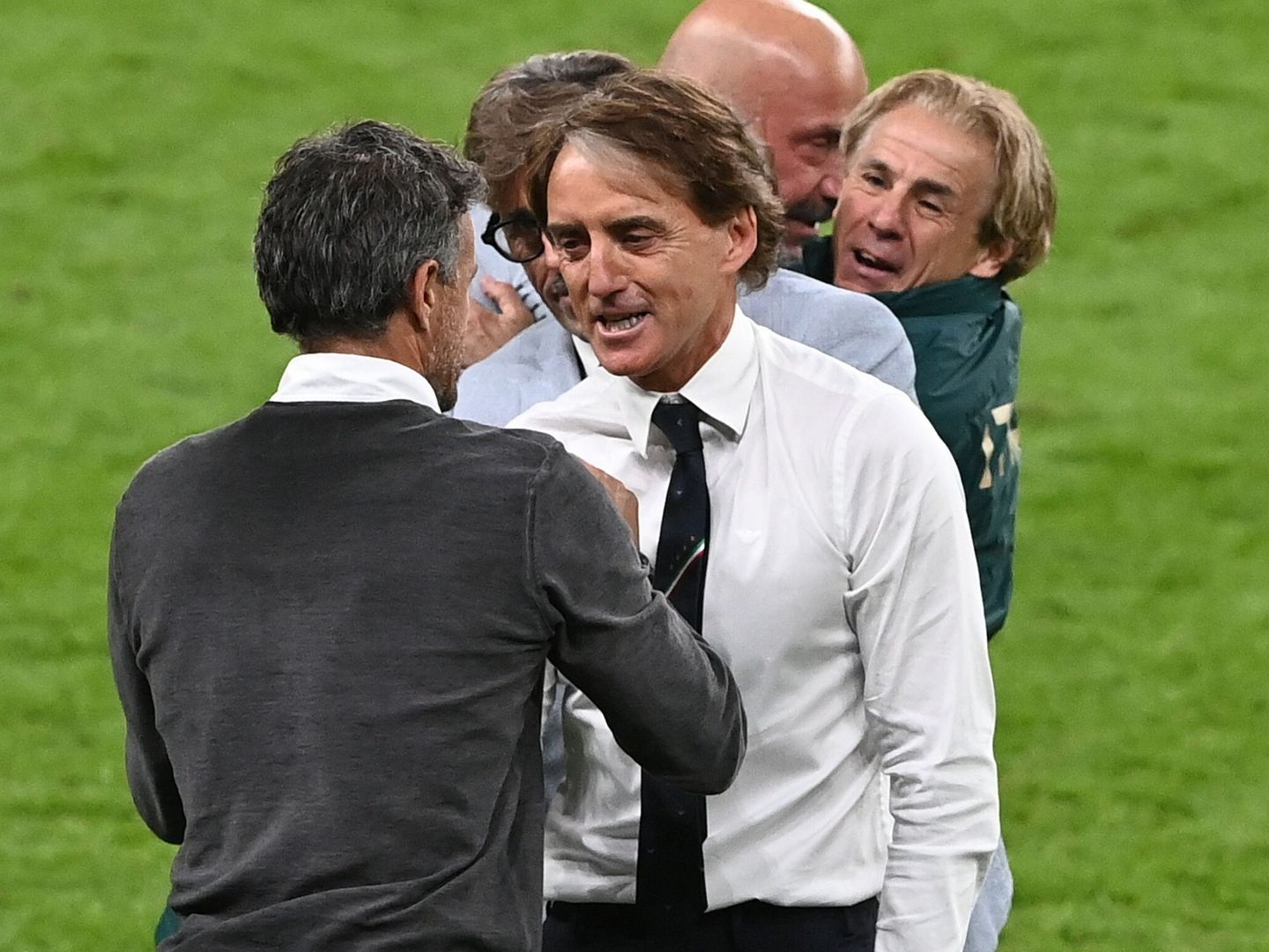 Roberto Mancini, seleccionador de Italia, con Luis Enrique. (EFE)