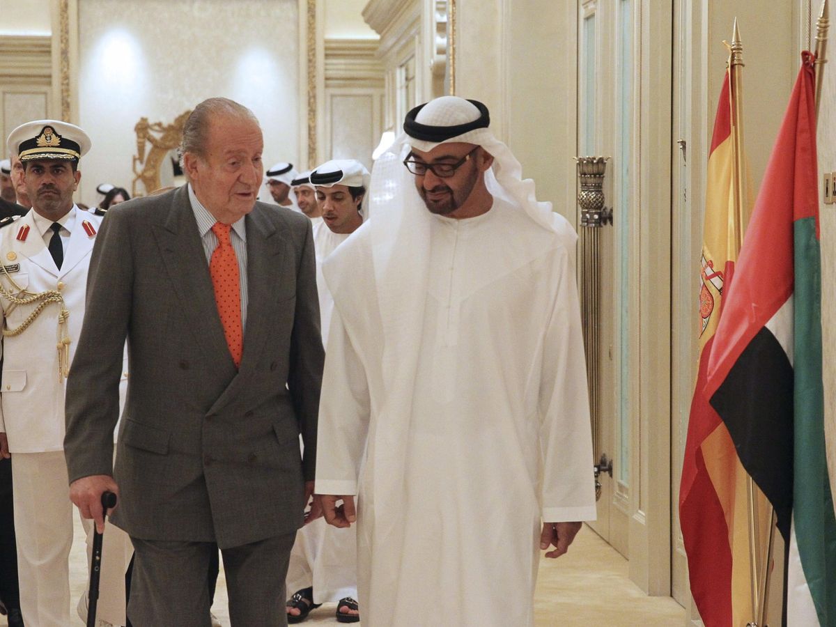 Foto: El rey Juan Carlos, junto al príncipe heredero de Abu Dabi, el jeque Mohamed bin Zayed, en 2014. (EFE)