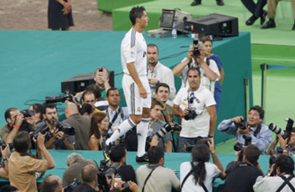 Foto: La 'prensa rosa', primera preocupación del Madrid tras fichar a Ronaldo