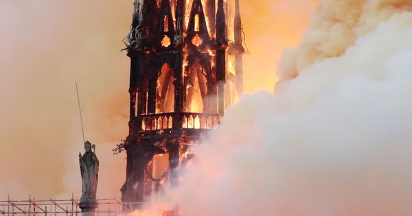 Foto: Incendio en la catedral de Notre-Dame de París. (Reuters)