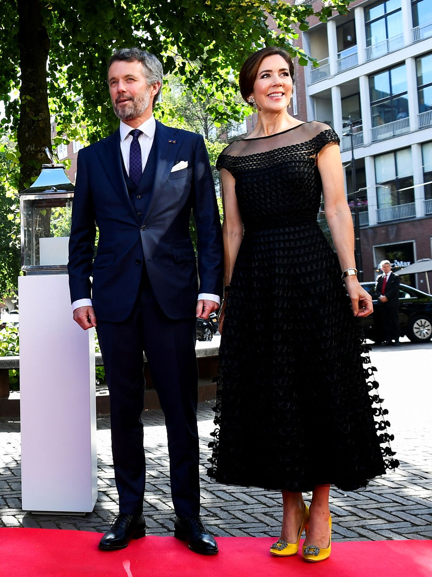 Este 2022 veíamos a la princesa Mary de Dinamarca con el vestido modificado de Temperley London. (Reuters/Piroschka van de Wouw)