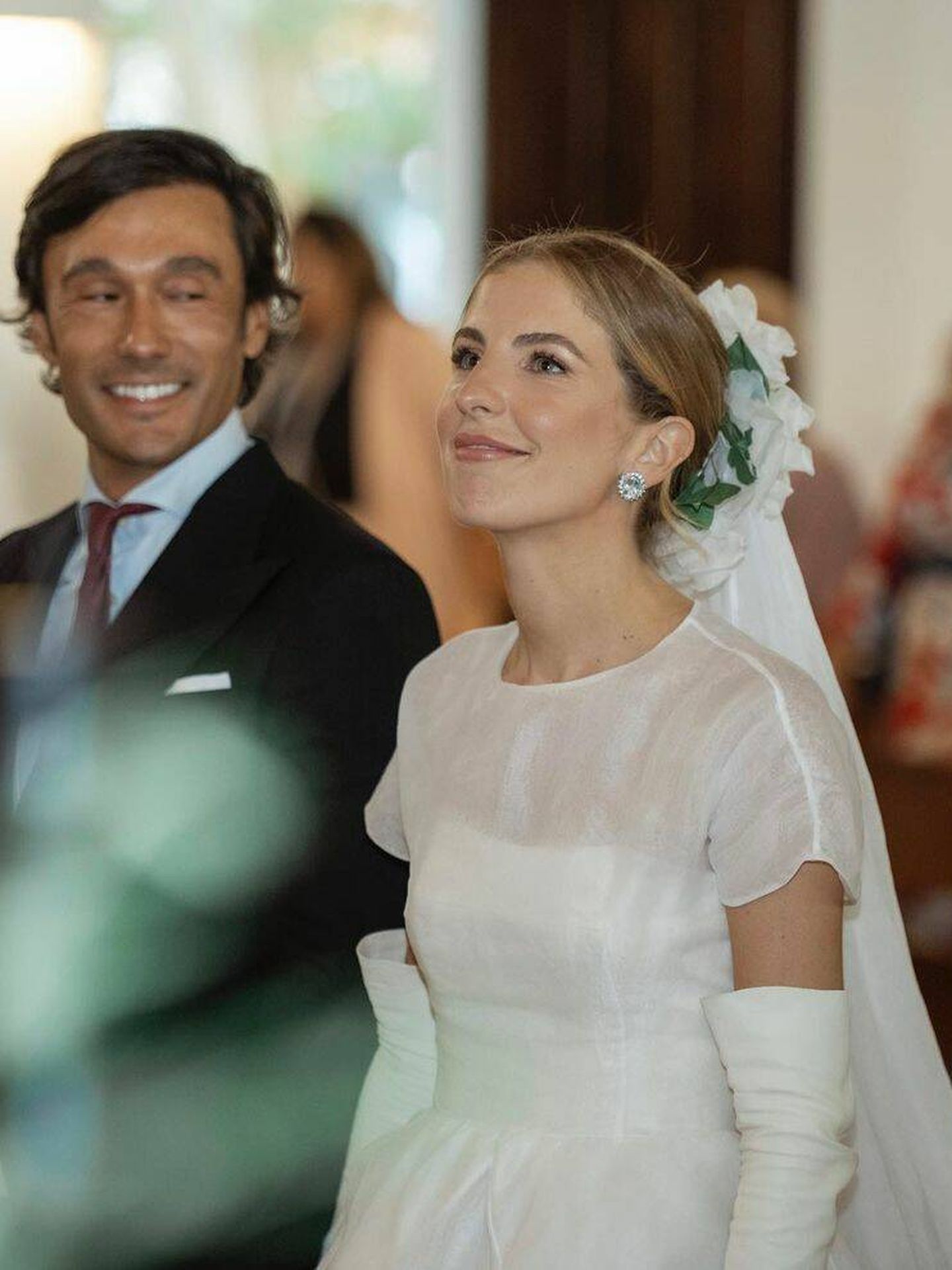 Luisa Bergel, el día de su boda con el vestido de Pertegaz que llevaron su abuela y su madre. (Instagram/@mylu___)