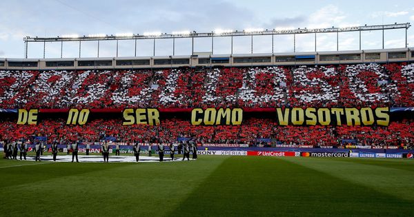 Foto: Imagen panorámica del Vicente Calderón antes del derbi de Champions. (EFE)