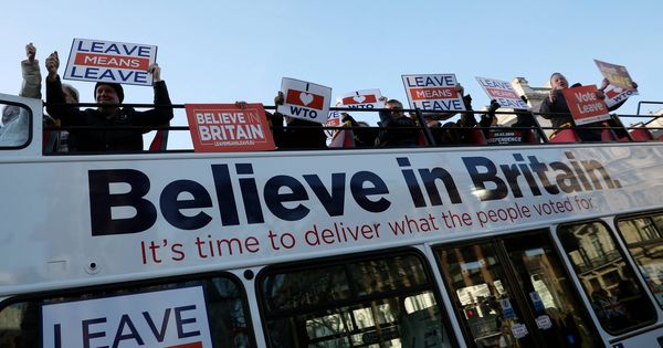 Foto: Manifestantes a favor del Brexit durante una protesta ante el Parlamento británico, en Londres. (Reuters)
