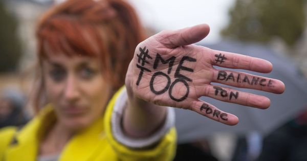 Foto: Protestas contra la violencia sexual en París (REUTERS)