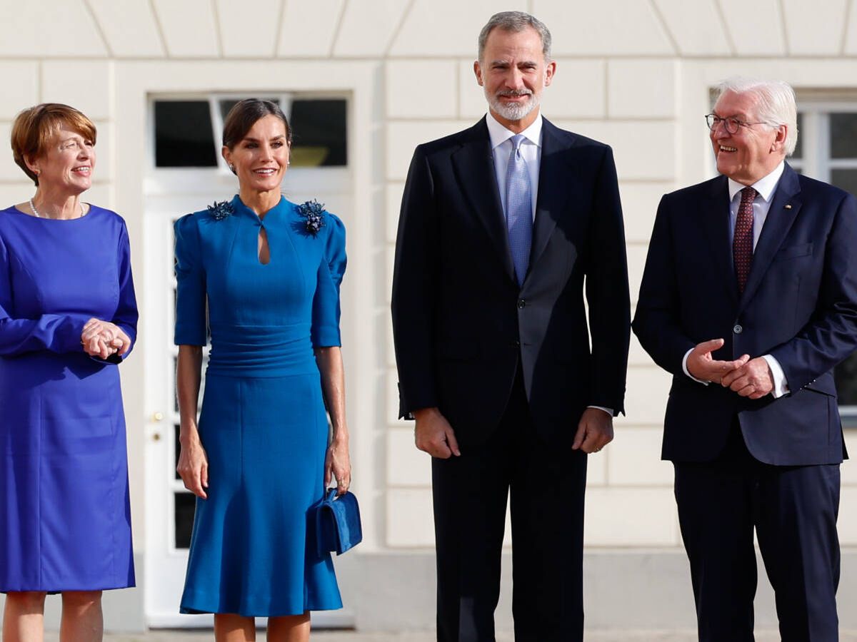 escotilla Ruidoso Walter Cunningham La reina Letizia, pura elegancia en Berlín con un vestido azul de Carolina  Herrera personalizado
