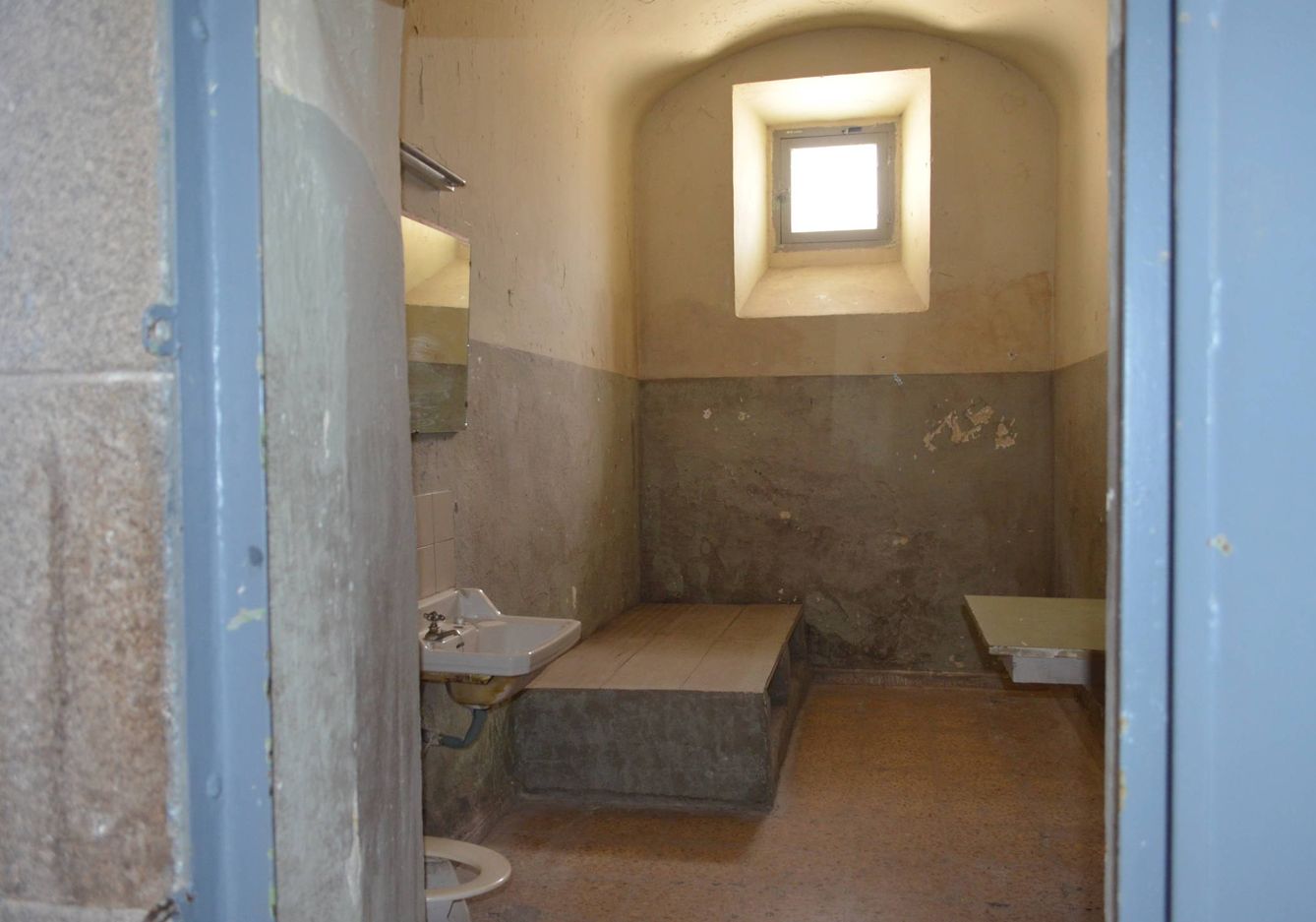 Una de las celdas de la antigua cárcel de Segovia. (Segovia Film Office)