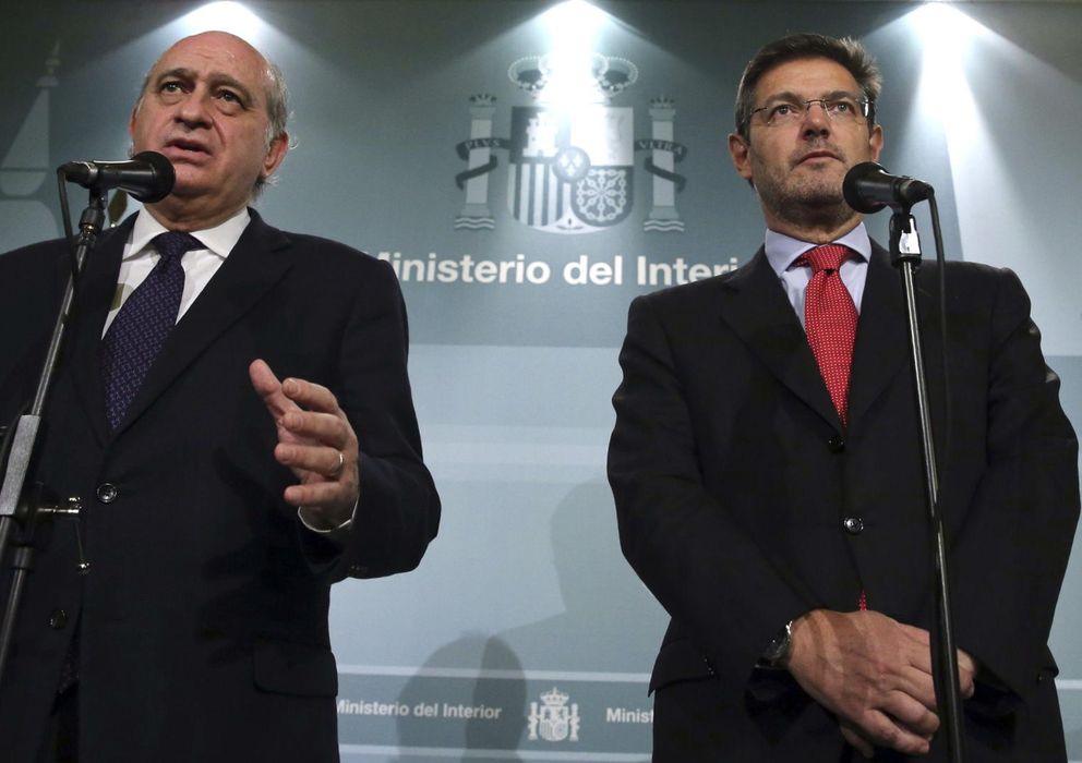 Foto: Los ministros de Justicia, Rafael Catalá (d), y de Interior, Jorge Fernández Díaz. (EFE)