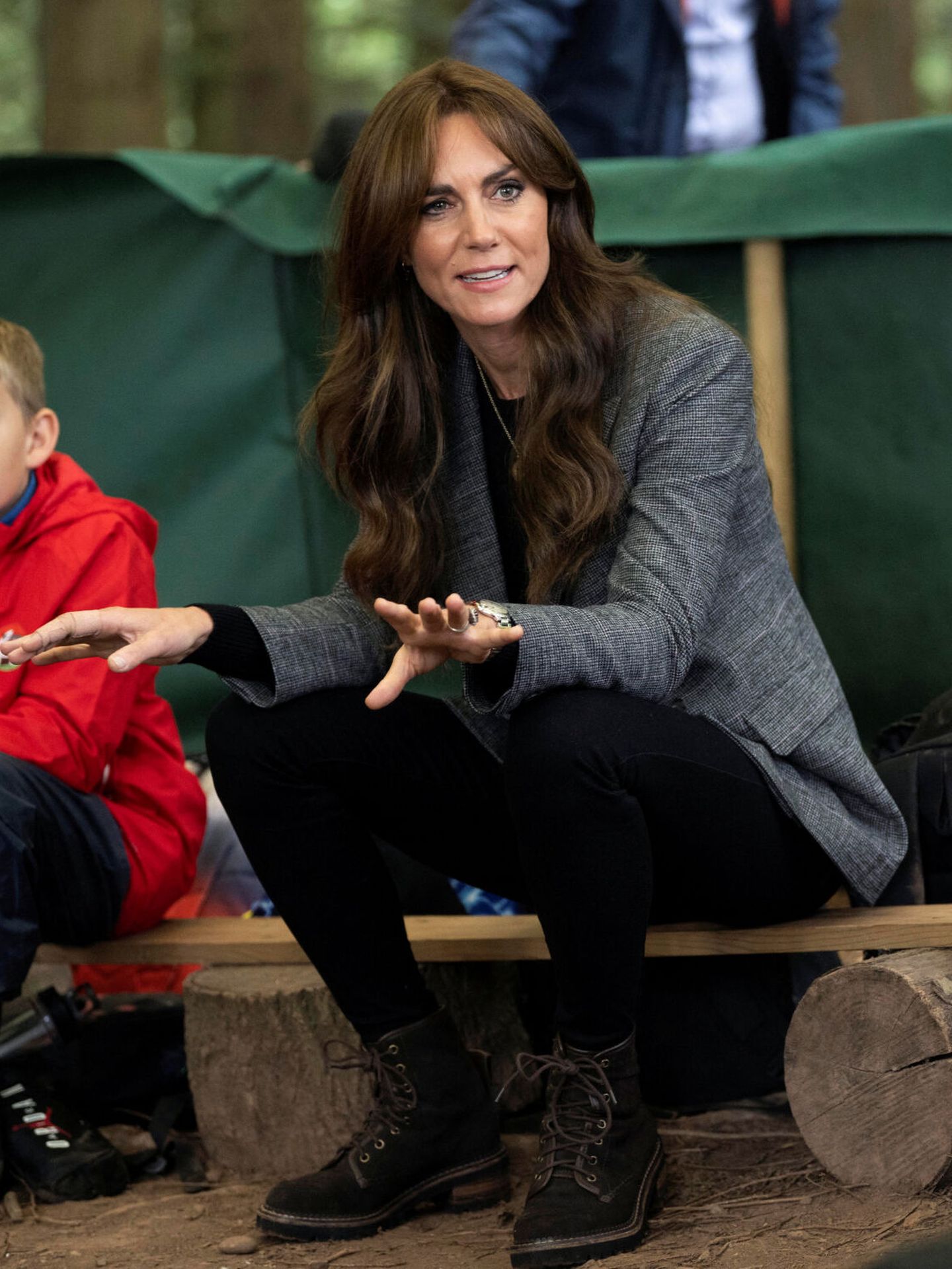 Kate Middleton en su visita a una escuela-bosque. (Reuters)