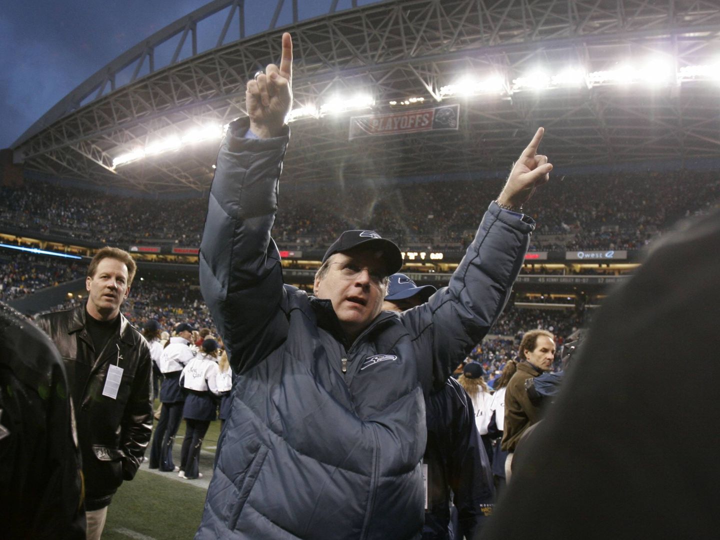 Paul Allen, propietario del Seattle Seahawks, celebra una victoria. (Getty)