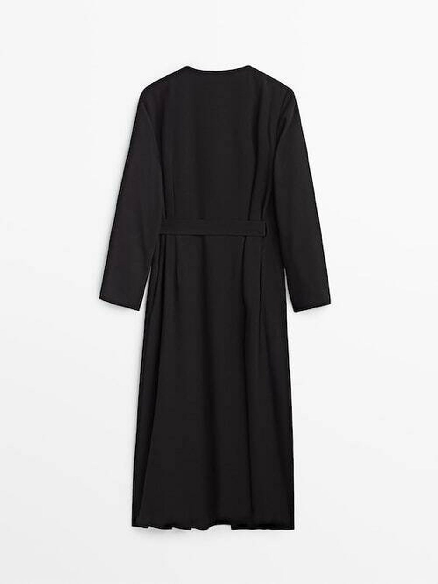 El nuevo vestido negro de Massimo Dutti. (Cortesía)