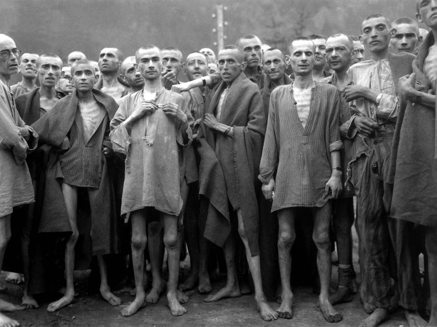 Prisioneros liberados de un campo de concentración al término de la guerra.