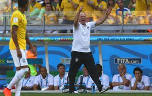 Scolari se olvida del fútbol y lleva a Brasil a una guerra contra todos
