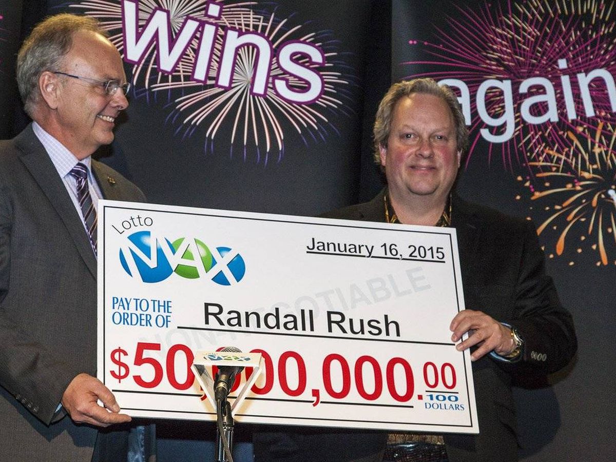 Foto: Randy Rush, a la derecha, cuando recibió el premio. Foto: OLG