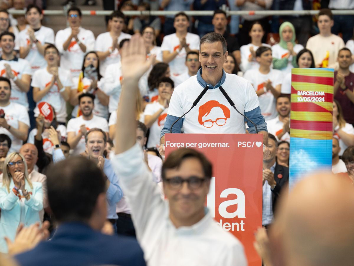 Foto: Sánchez y Salvador Illa en el cierre de campaña del PSC (Europa Press/David Zorrakino).