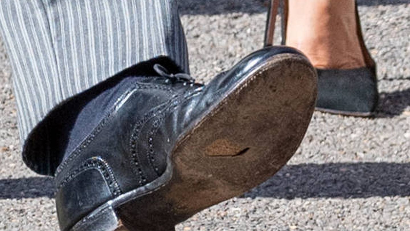 El zapato del príncipe Harry tenía un llamativo agujero. (Getty)
